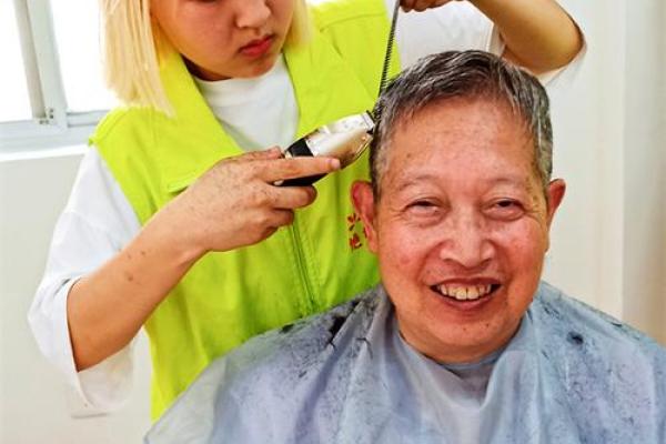 7月看理发日