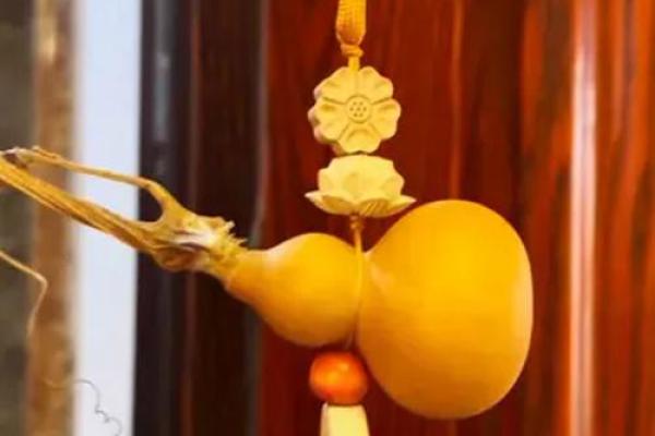 葫芦适合挂在家里哪个位置 葫芦挂件客厅最佳悬挂位置