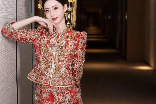 头戴凤冠游四方生肖 凤冠霞帔结婚生肖搭配推荐