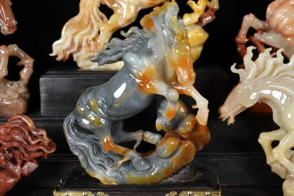 八骏图适合什么属相 八骏图属相摆放风水禁忌